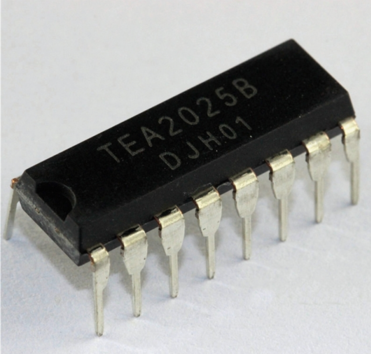 TEA2025B 2 kanaals audio versterker ic