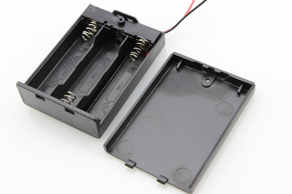 Gesloten batterij houder 3xAA met Schakelaar 2
